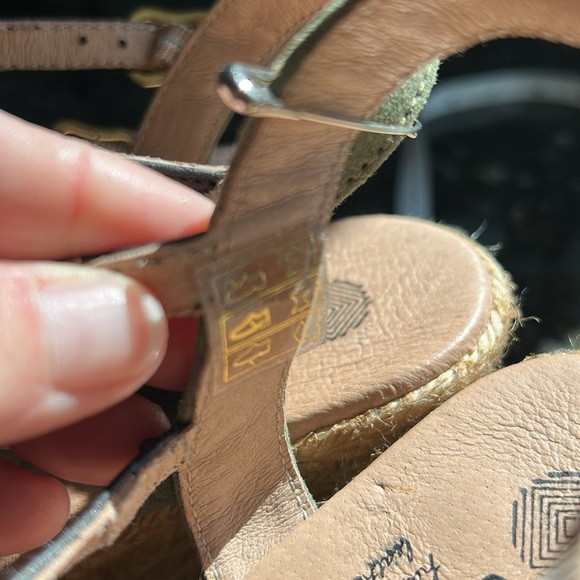 NWOT Eric Michael espadrille wedge. Olive green leather peep toe. Made in Spain. - Picture 9 of 11